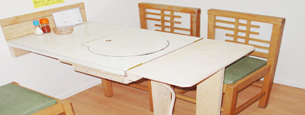 �e�[�u����